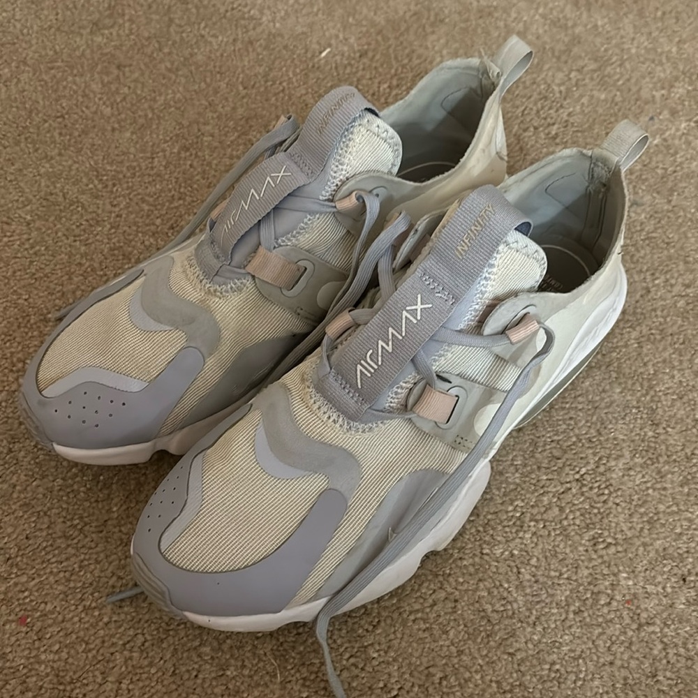 nike air max infinity size 8. purple pink and white